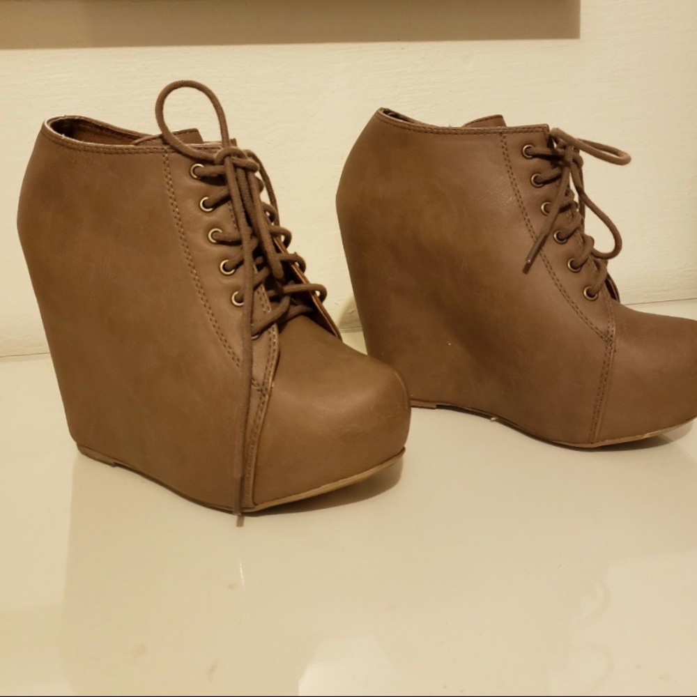 Shoes. - Picture 2 of 2
